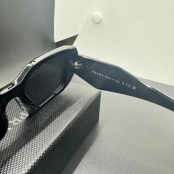 Prada Black Sunglasses - Picture 4 of 6